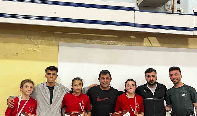 Minderin sultanları zirveyi bırakmıyor