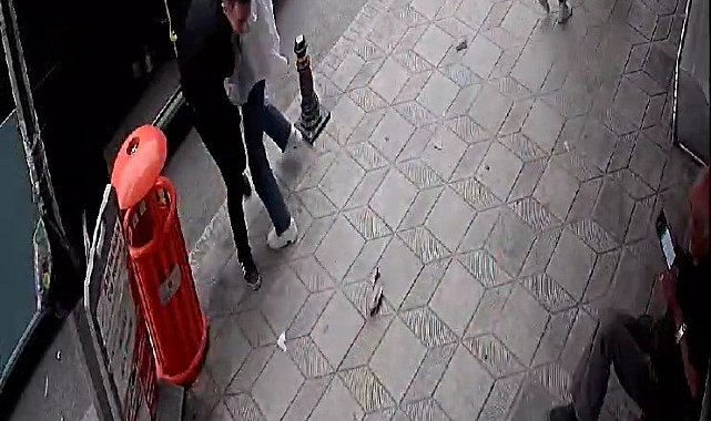 Minibüsten inenler neye uğradıklarını şaşırdı