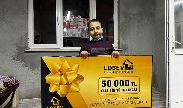 Minik Ahmet'e 50 bin TL ihtiyaç çeki