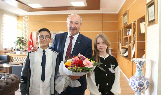 Minik öğrenciler Eymen ve Elisa Kütahya Milli Eğitim Müdürlüğünü devraldı