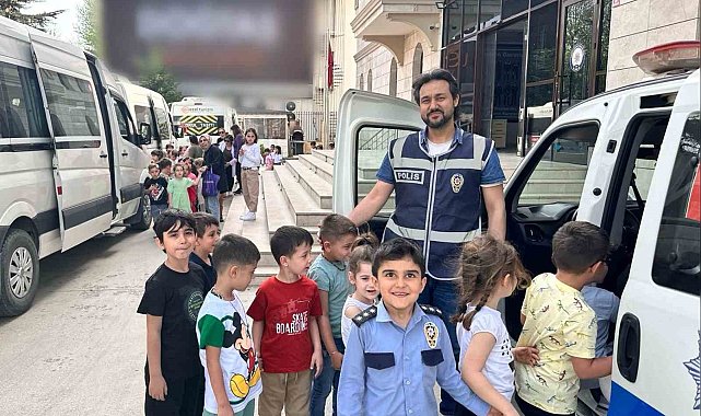 Minik öğrenciler polis karakolunu ziyaret etti