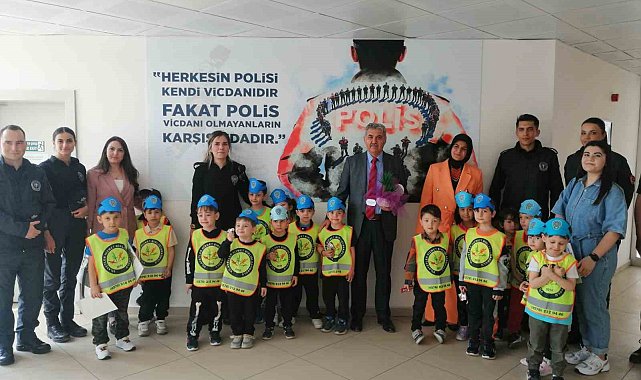 Minik öğrencilerden İl Emniyet Müdürlüğü'ne ziyaret