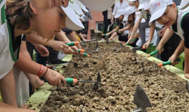 Minikler, fideleri toprakla buluşturdu