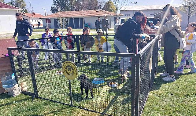 Miniklerden Sahipsiz Sokak Hayvanları Bakım ve Rehabilitasyon Merkezi'ne ziyaret