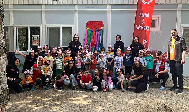 Miniklere deprem tatbikatı eğitimi