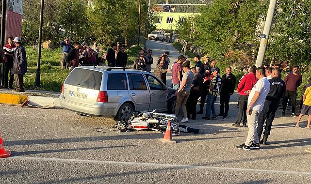 Motosiklet ile otomobil çarpıştı: 2 yaralı