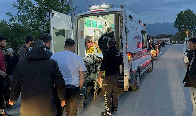 Motosiklet kamyonetle kafa kafaya çarpıştı: 1 yaralı