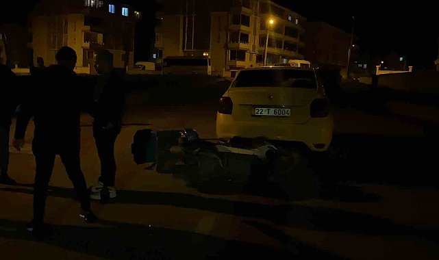 Motosiklet ticari taksi ile çarpıştı: 1 yaralı