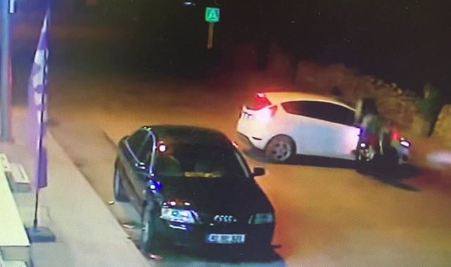 Motosikletin otomobile çarpma anı kamerada