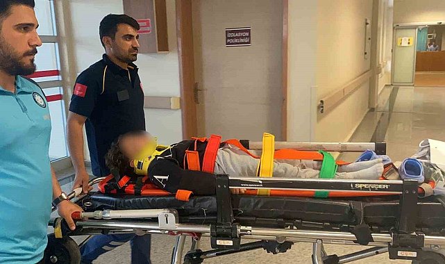 Motosikletle otomobil çarpıştı: 2 yaralı