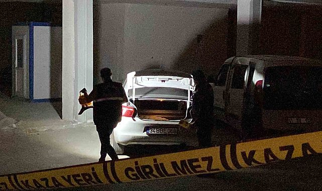 Motosikletli 2 şüpheli park halindeki araçları kurşunlayarak kaçtı