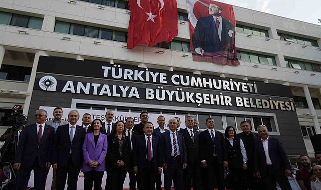 Muhittin Böcek: "Çalışma arkadaşlarım görevlerini aksatmayacak, siyaset yapmayacak"