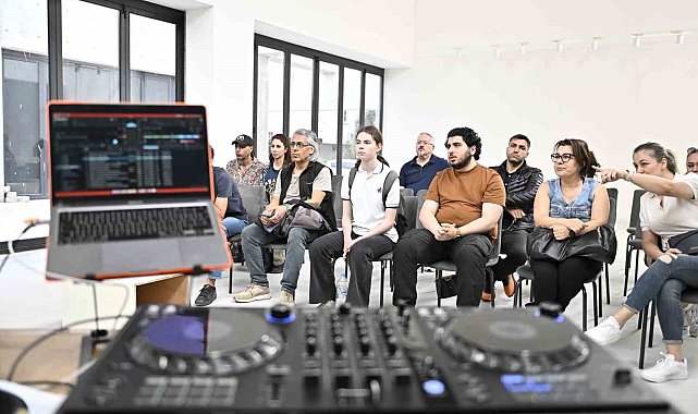 Muratpaşa&#039;da DJ&#039;lik kursuna yoğun ilgi