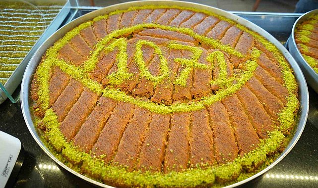 Muş'ta bayram tatlıları tezgahları süsledi