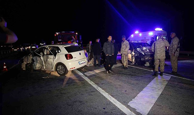 Muş'ta iki otomobil çarpıştı, 9 kişi yaralandı
