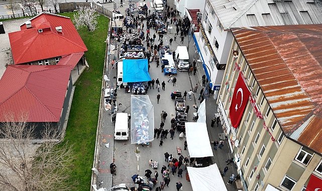 Muş'ta kurulan bayram pazarında son gün yoğunluğu yaşandı