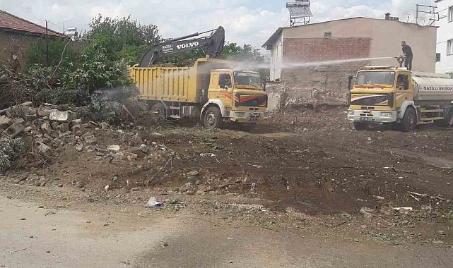 Nazilli'de metruk binalar yıkılıyor