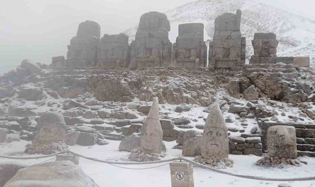 Nemrut Dağı yeniden beyaza büründü