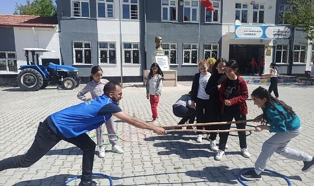 Niğde'de 'Merkezim Her Yerde' projesi ile köy okullarında etkinlikler yapılıyor