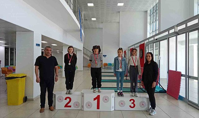 Öğrenciler, dart turnuvasına yoğun ilgi gösterdi