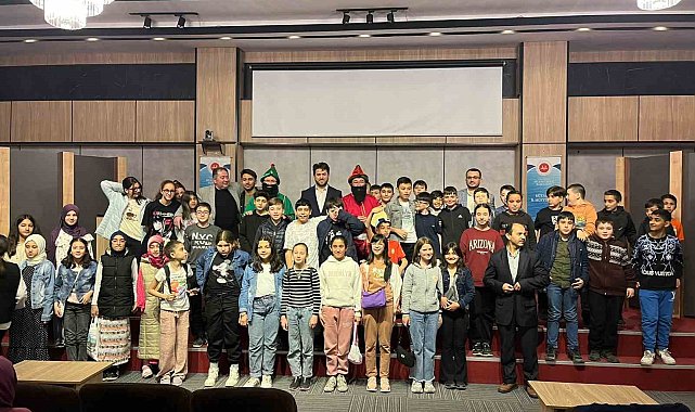 Öğrenciler, Kütahya Müftülüğünü şenlendirdi