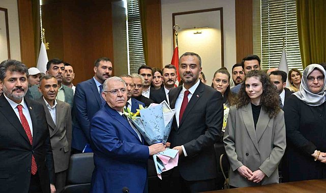 Onikişubat Belediyesi'nde yeni başkan Hanifi Toptaş mazbatasını aldı