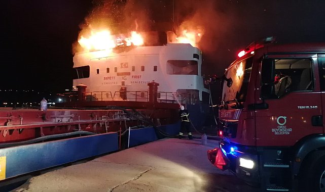 Ordu'da çimento yüklü gemi alevler içinde kaldı: 1 vatandaş dumandan etkilendi