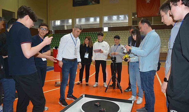 Ordu'da yetenekli robotlar kıyasıya yarıştı
