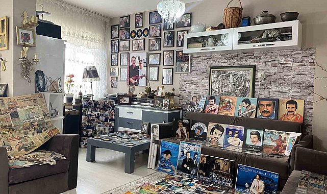 Orhan Gencebay hayranı biriktirdiği yüzlerce eser ve objeyi evinde sergiliyor