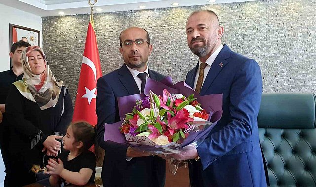 Orhaneli Belediye Başkanı Tayır mazbatasını aldı