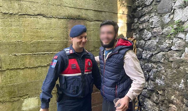 Ormanda gezerken kaybolan genci jandarma ekipleri buldu