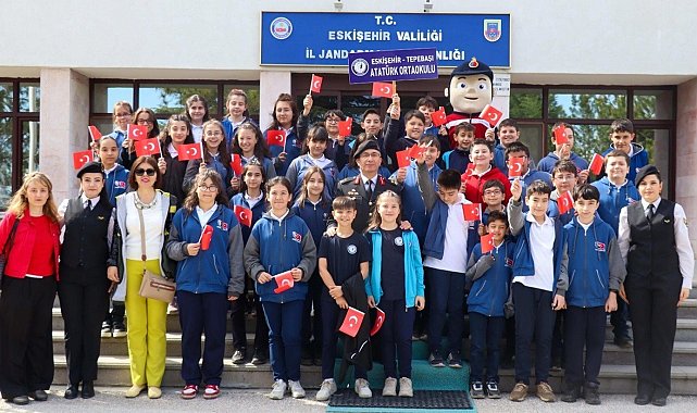 Ortaokul öğrencilerinden Eskişehir İl Jandarma Komutanlığı'na ziyaret