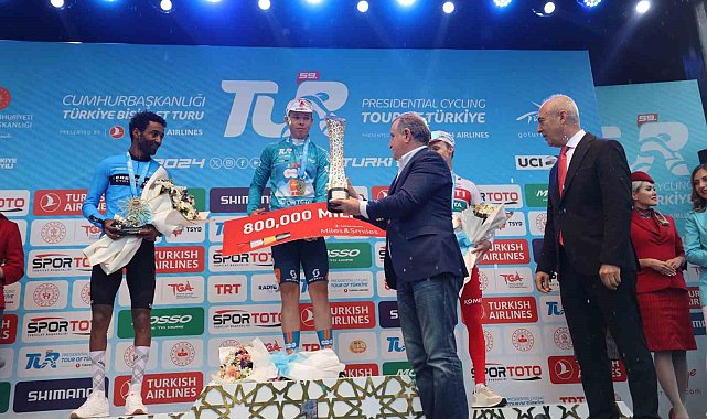 Osman Aşkın Bak: &quot;Cumhurbaşkanlığı Bisiklet Turu ile Türkiye&#039;nin turizm bölgelerini tanıtıyoruz&quot;