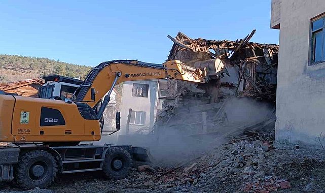Osmangazi'de metruk bina yıkımları hız kazandı
