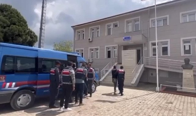 Osmaniye&#039;de jandarmanın operasyonunda 10 düzensiz göçmen yakalandı