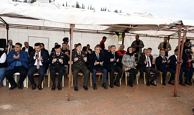 Osmaniye'de şehitler ile depremde hayatını kaybedenlerin kabirleri ziyaret edildi