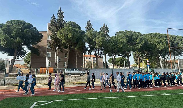 Otizme dikkat çekmek için yürüdüler