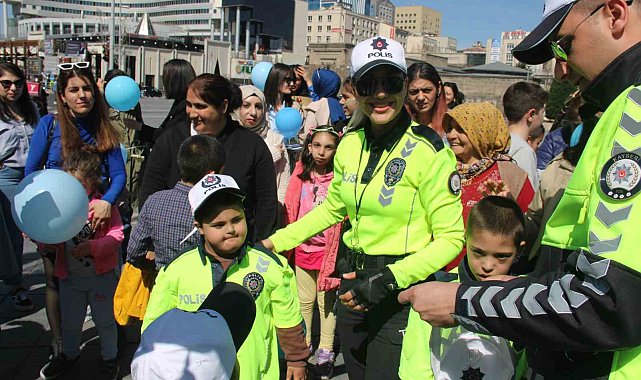 Otizmli çocuklar, polis oldu araç sorguladı