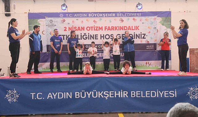 Otizmli çocukların gösterisi büyük beğeni topladı