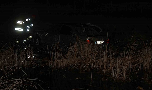 Otomobil sazlıktaki su birikintisine takla attı: 4 yaralı