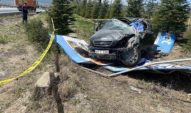 Otomobil tabelaya çarpıp takla attı: 1 ölü