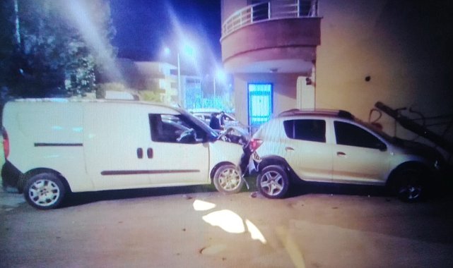 Otomobil yayalara çarpı: 2 yaralı