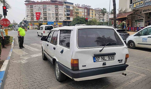 Otomobile çarpan motosikletin sürücüsü yaralandı