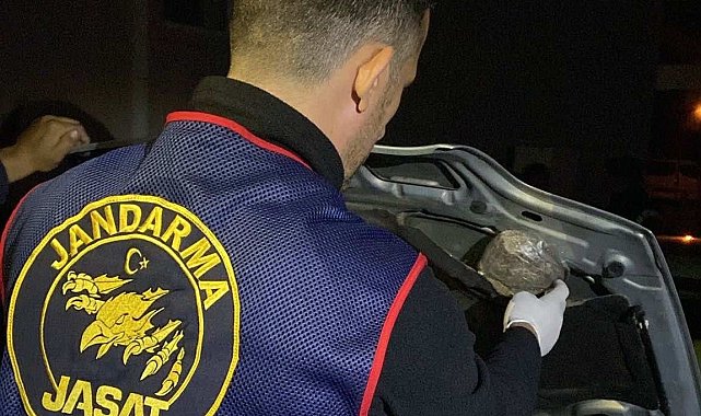 Otomobilin kaportasından uyuşturucu çıktı