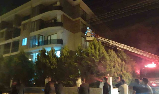 Otoparkta otomobil yandı, 52 dairelik bina tahliye edildi