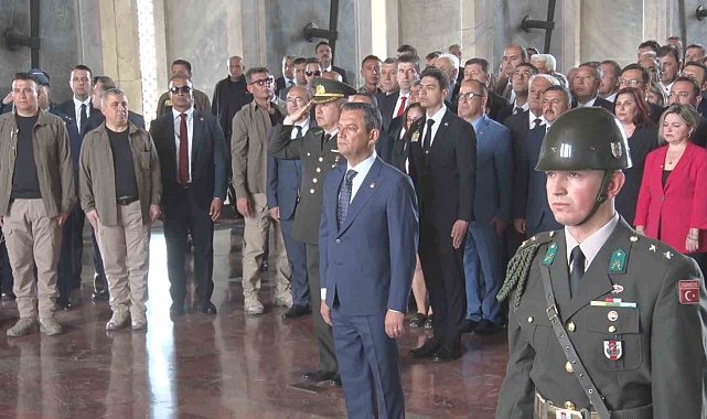 Özgür Özel, Anıtkabir'i ziyaret etti