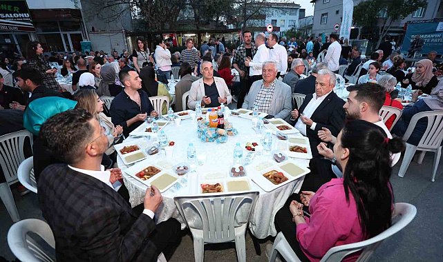 Özlüce'de 5 bin kişi iftarda buluştu