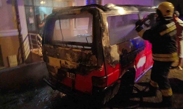 Park halinde araç yandı