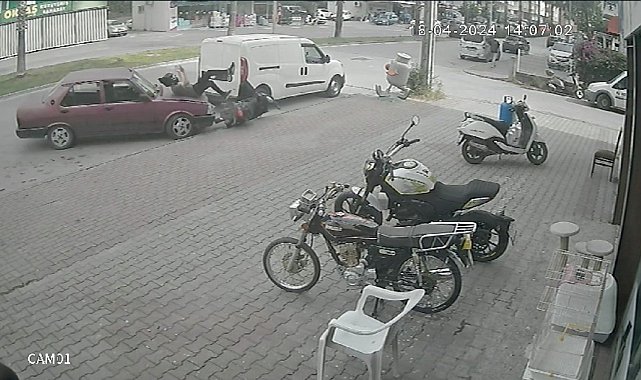 Park halindeki motosiklet sürücüsüne çarpıp metrelerce savurdu