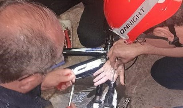 Parmağını bisiklet borusuna sıkıştıran çocuğun yardımına itfaiye yetişti